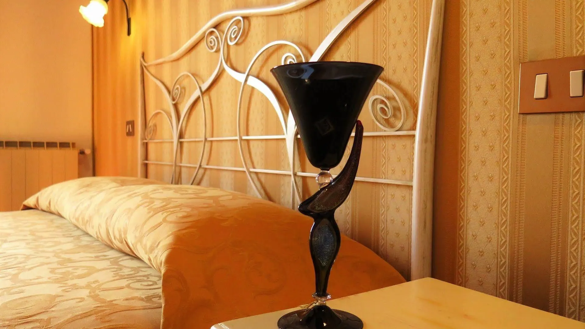 Hotel Al Soffiador Murano 2*,
